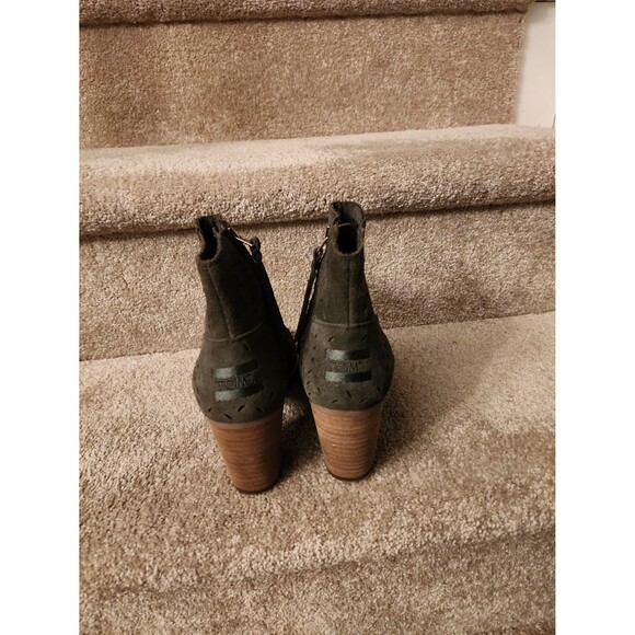 Toms "Majorca" Olive Green Faux Suede Peeptoe Booties Laser Cutouts Size 7.5 - Picture 5 of 10
